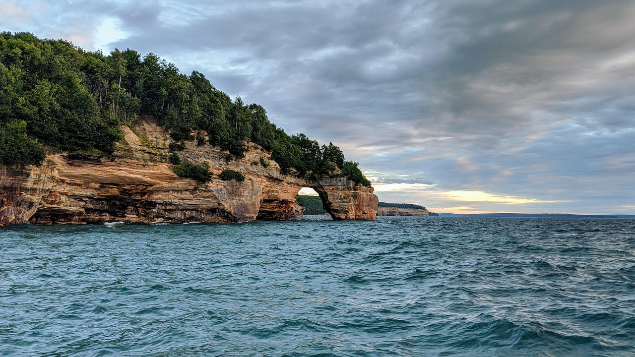 Michigan, Lake superior, Pictured rocks image.